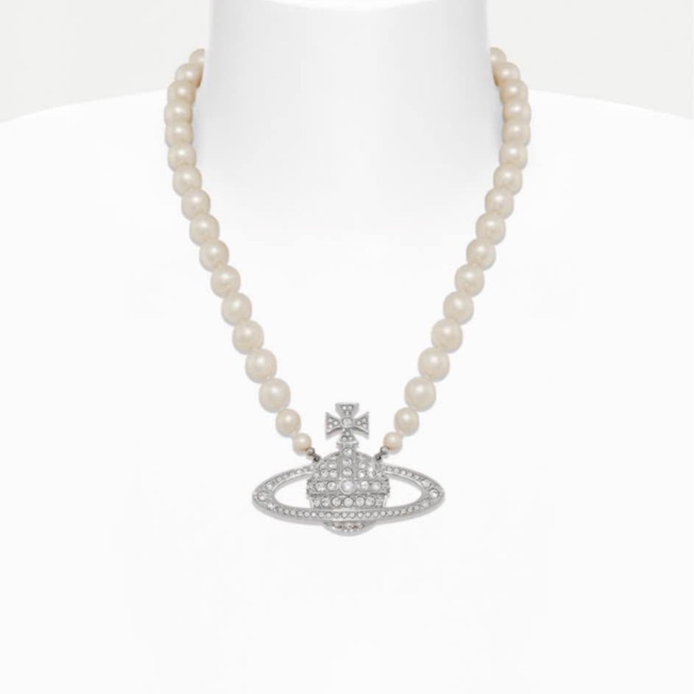 Vivienne and Westwood pearl necklace